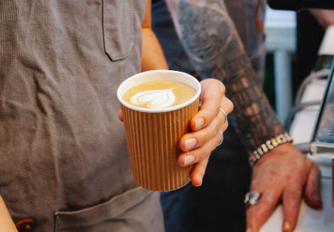 Choisir le gobelet cappuccino parfait : taille, matériau, design.